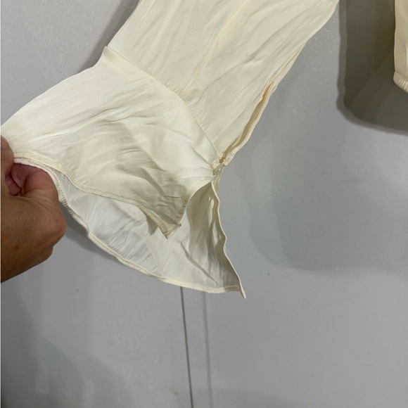 Elegant Cream Ruffle Blouse Size Medium - Picture 4 of 5